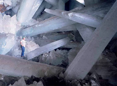 Cave of crystals mexico 2.jpg